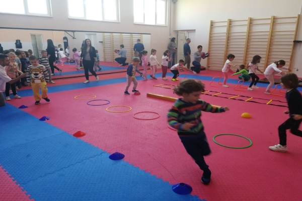 Установа за спорт угостила предшколце у оквиру манифестације Дечја недеља